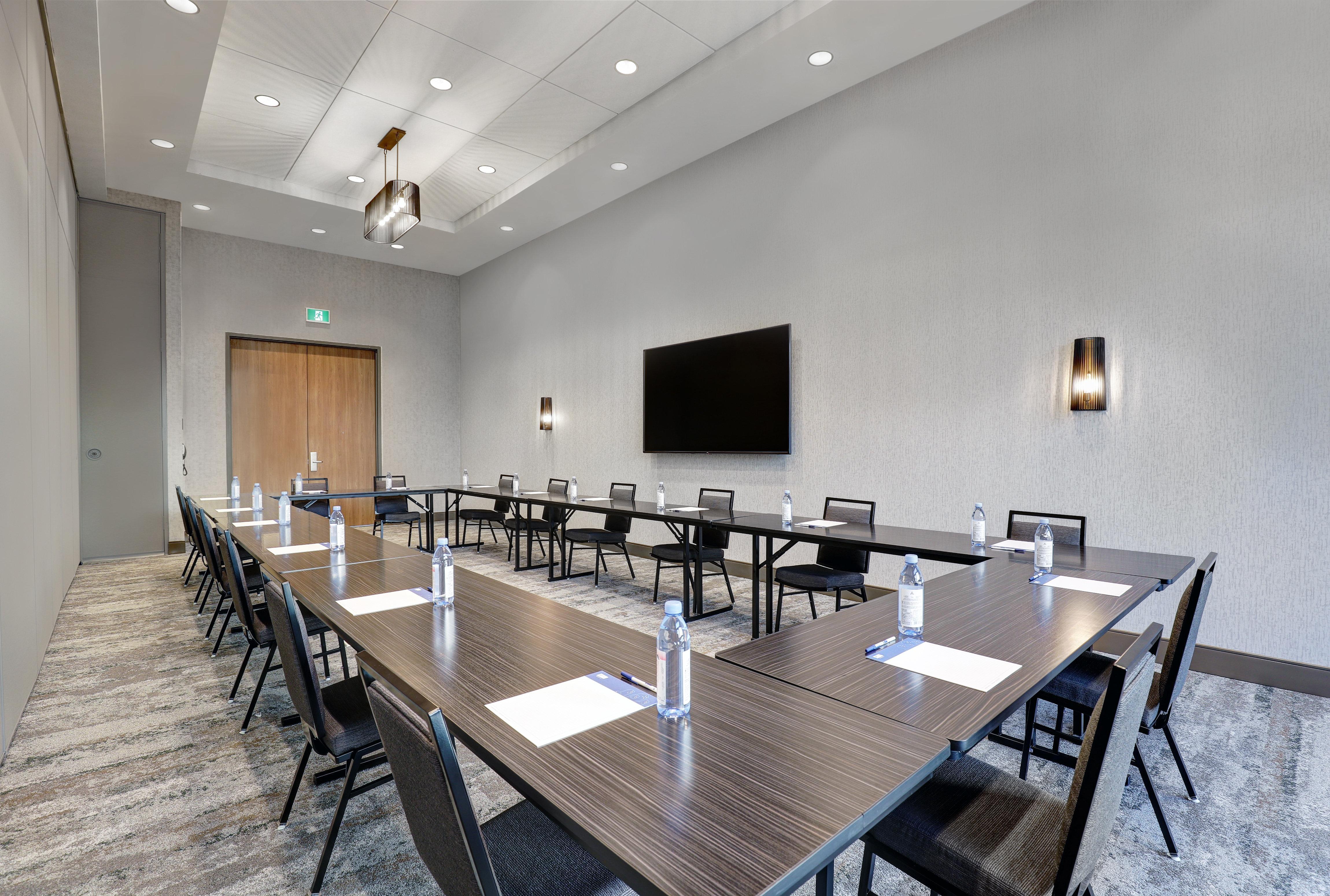 Holiday Inn Express - Kingston West By Ihg Экстерьер фото